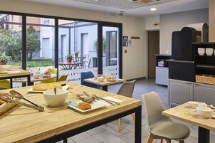 每日供應歐陸早餐 (每人 EUR12.90)