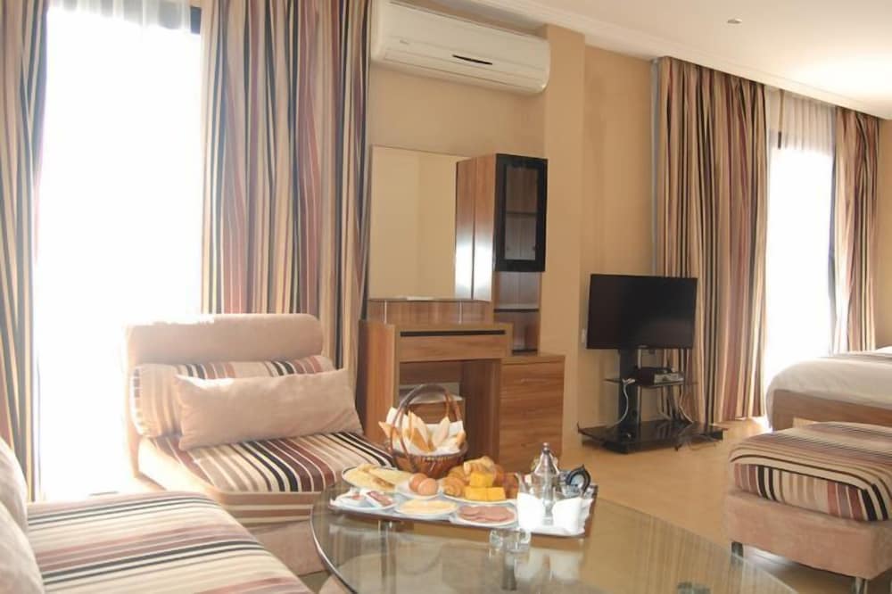 Hotel De La Corniche by null