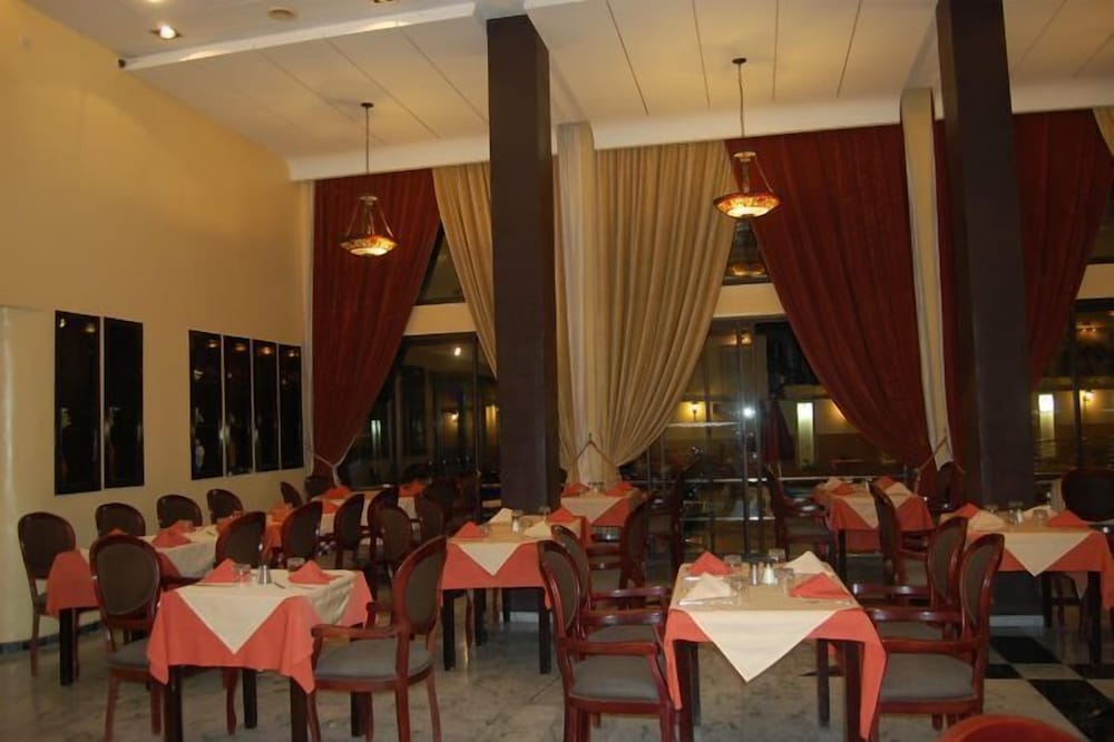 Hotel De La Corniche by null