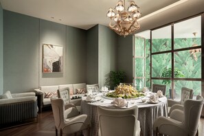 2 restaurants, breakfast served - Pullman Shanghai Central-in XinTianDi & Yu Garden Area (Shanghai)