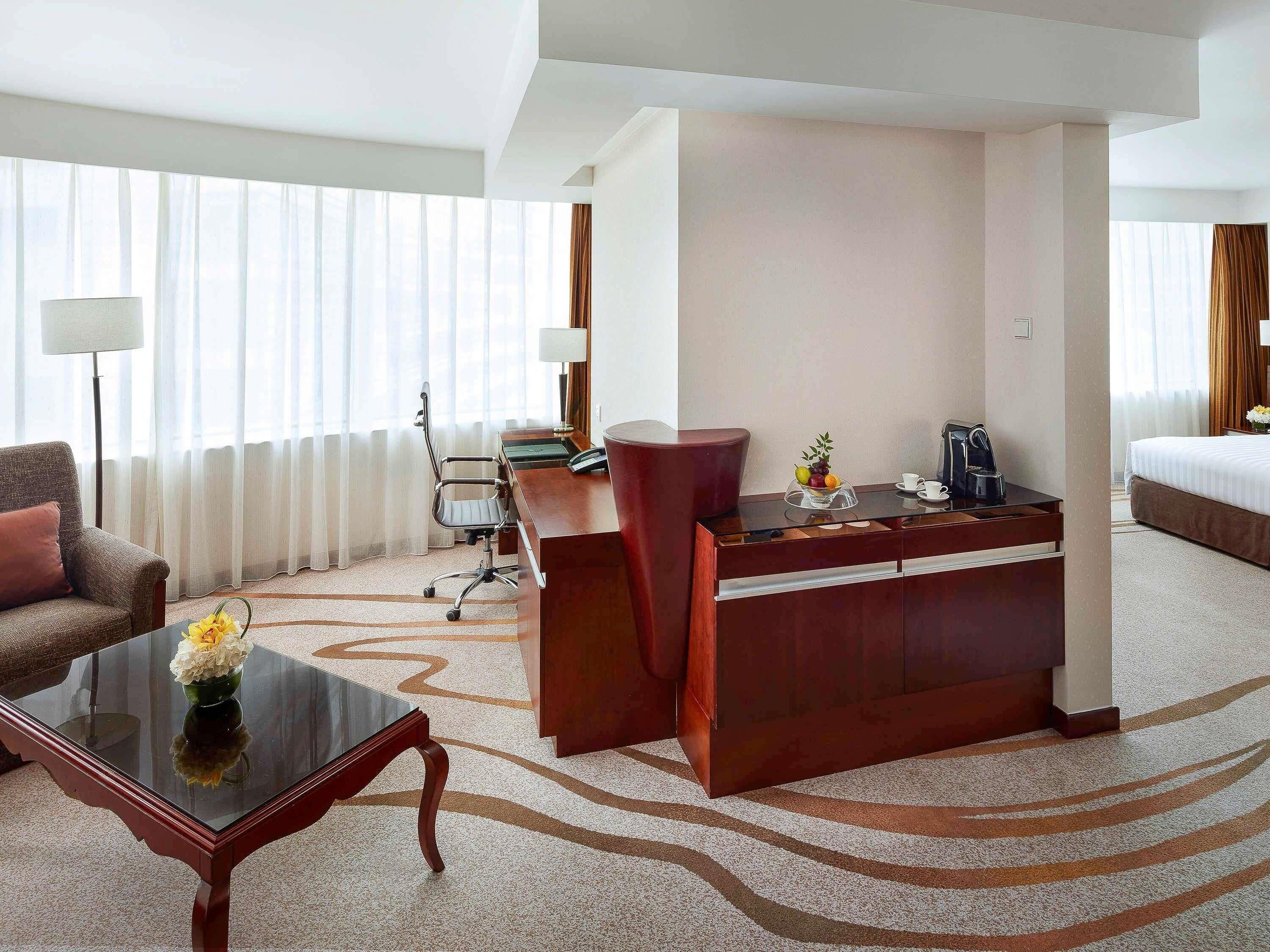 Club Studio, 1 King Bed, Club Lounge Access (Skyway)