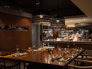 2 restaurants, breakfast served - Pullman Shanghai Central-in XinTianDi & Yu Garden Area (Shanghai)