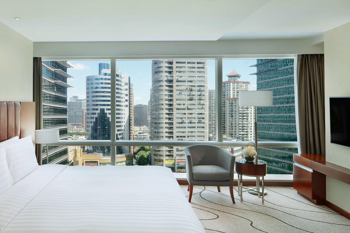 Superior Room, 1 King Bed | 1 bedroom, premium bedding, down comforters, minibar