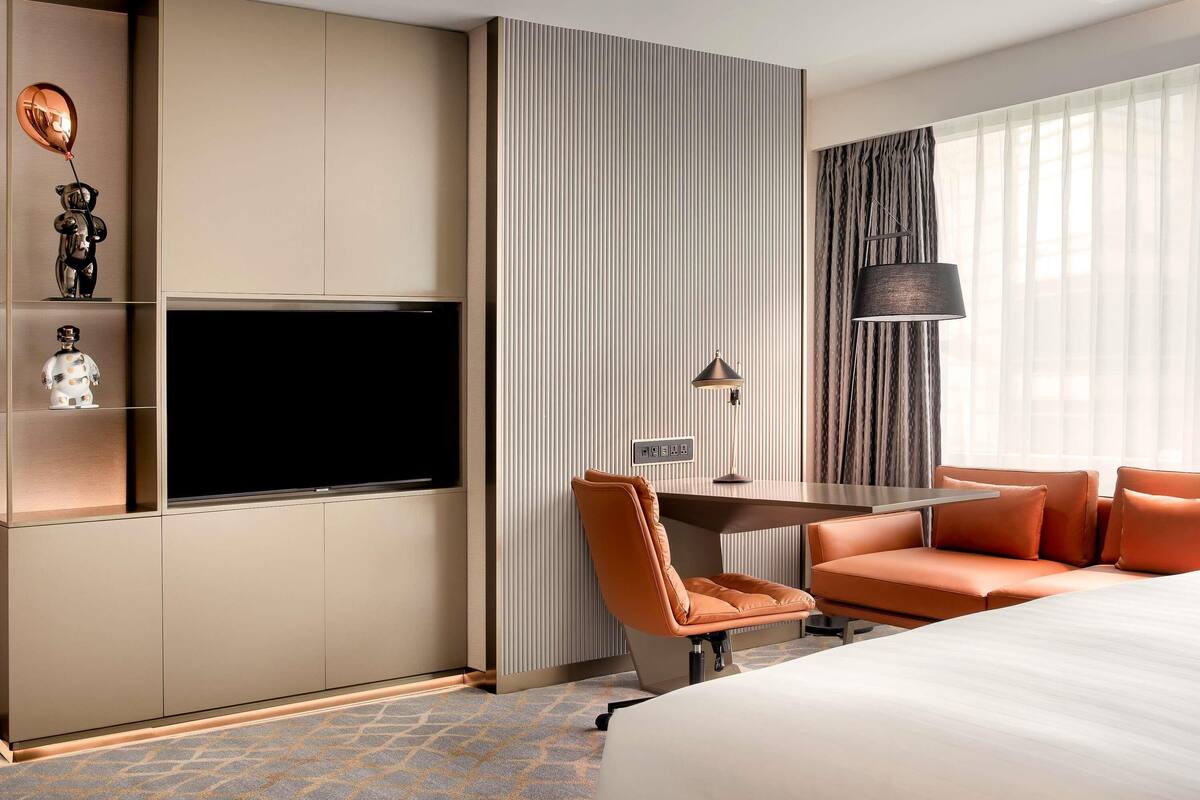 Habitación ejecutiva, 1 cama de matrimonio grande, Acceso al salón del club | Ropa de cama de alta calidad, edredones de plumas, minibar y caja fuerte