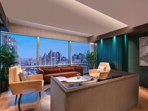 1 bedroom, premium bedding, down comforters, minibar