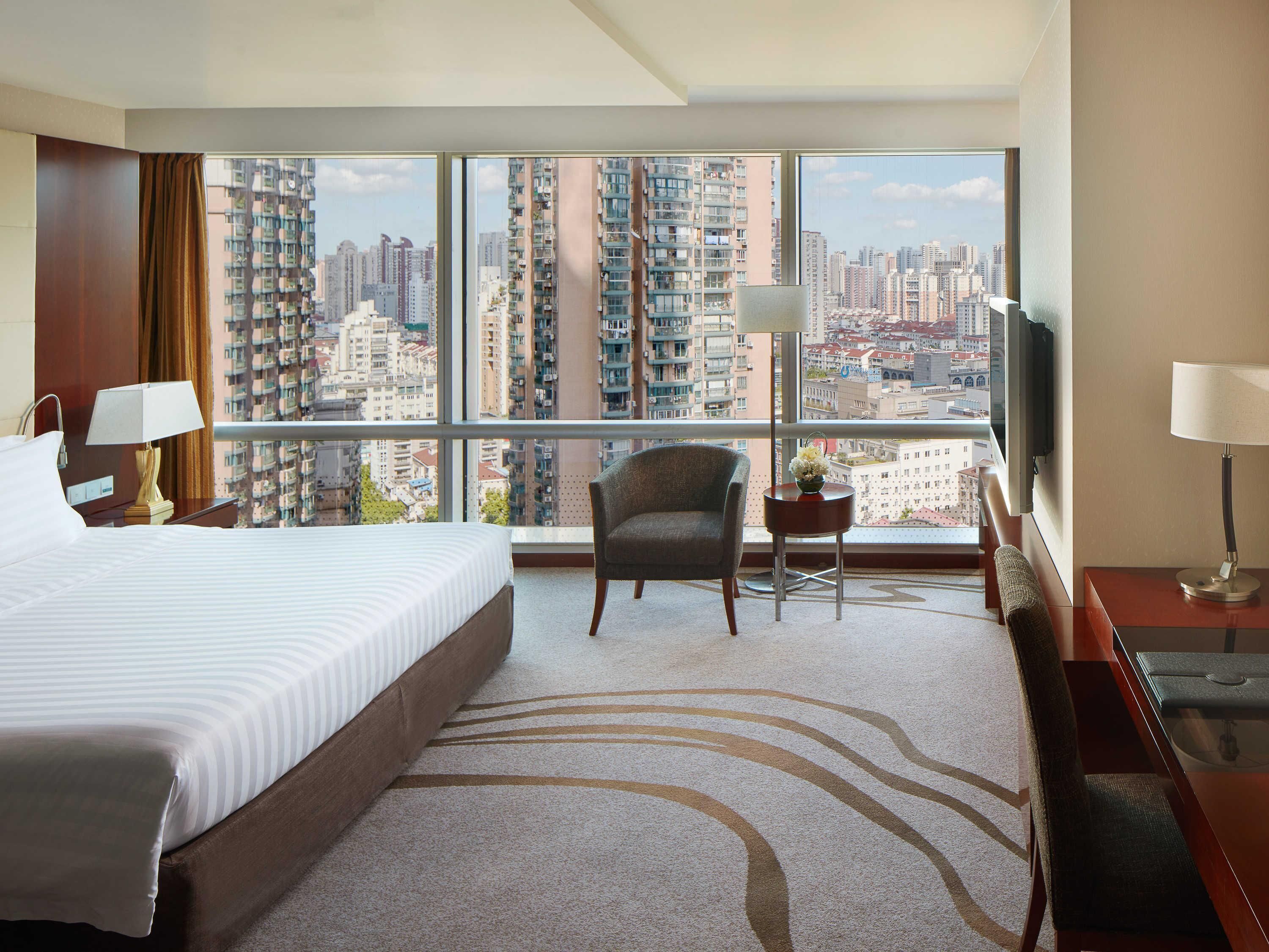 Premium bedding, down duvets, minibar, in-room safe
