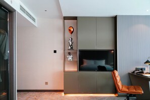 Executive Room, 2 Twin Beds, Club Lounge Access | Premium bedding, down comforters, minibar, in-room safe - Pullman Shanghai Central-in XinTianDi & Yu Garden Area (Shanghai)