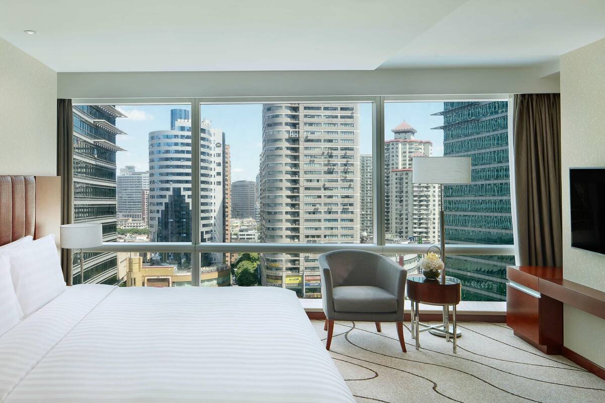 Habitación superior, 1 cama de matrimonio grande | Ropa de cama de alta calidad, edredones de plumas, minibar y caja fuerte