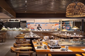 Hi ha 2 restaurants amb esmorzars