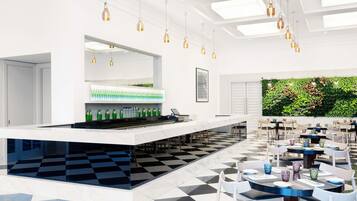 2 restaurants; lunch and dinner served