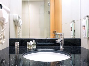 淋浴設備、環保盥洗用品、毛巾