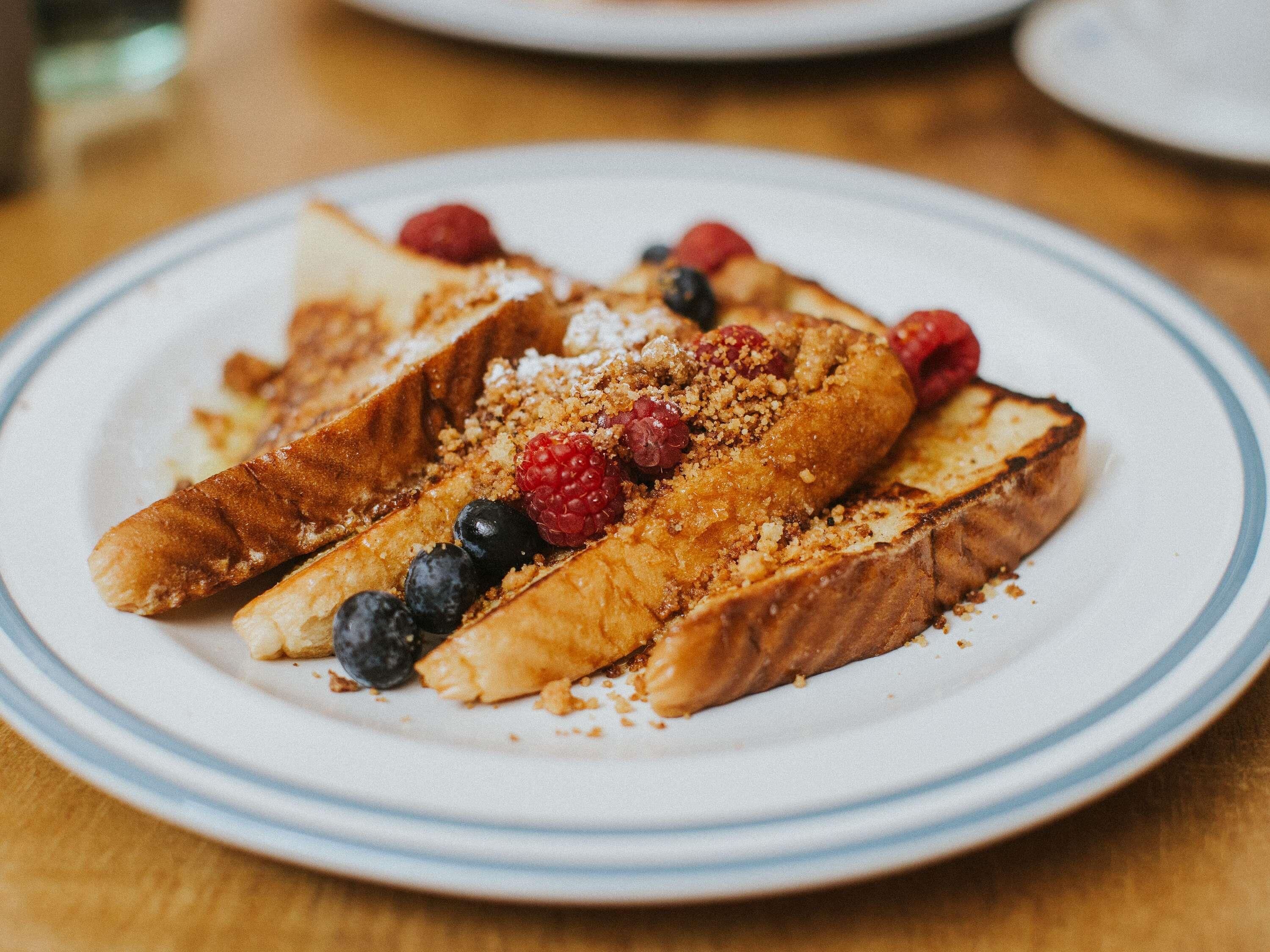 Daily buffet breakfast (AED 55 per person)