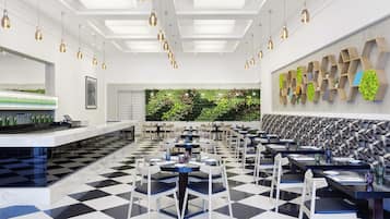 2 restaurants servant le déjeuner, spécialités Cuisine internationale