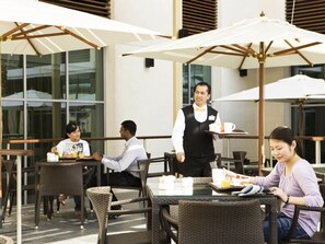 2 restaurants, lunch, dinner served; international cuisine  - ibis Deira Creekside Dubai (Dubai)