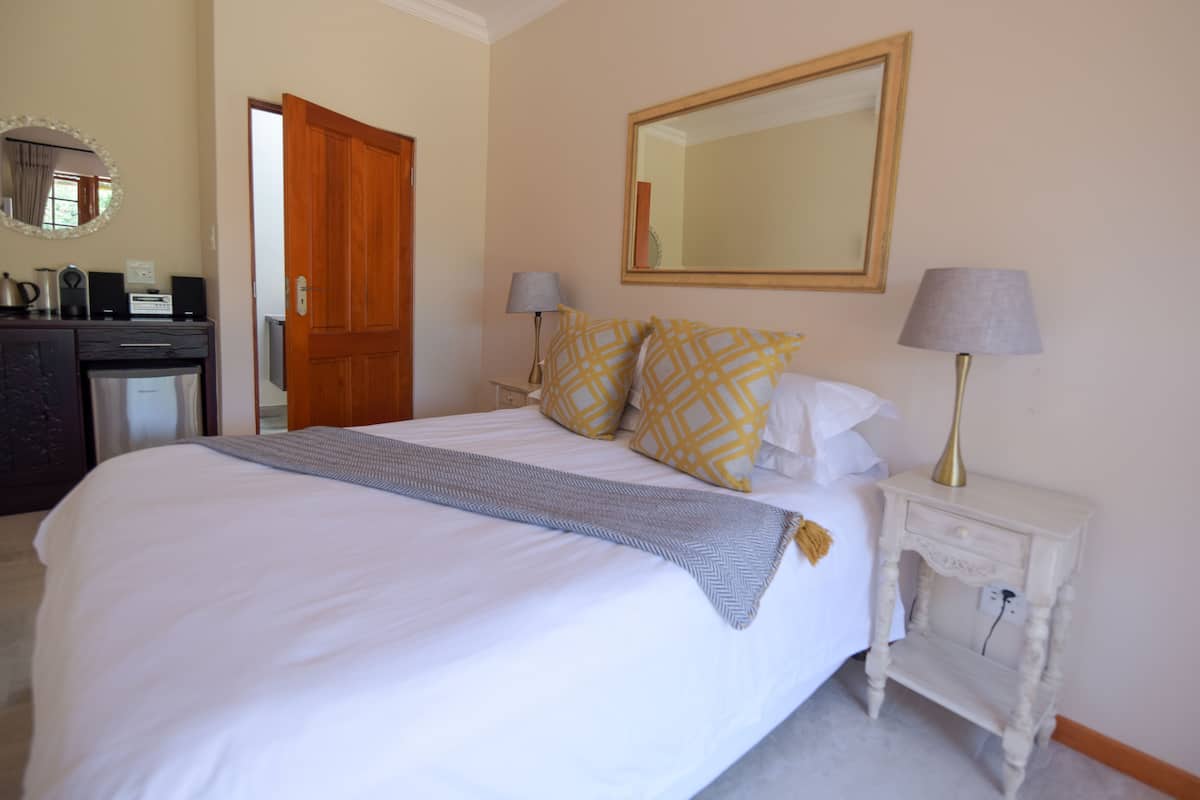 Standard Room | 1 bedroom, minibar, in-room safe, individually decorated