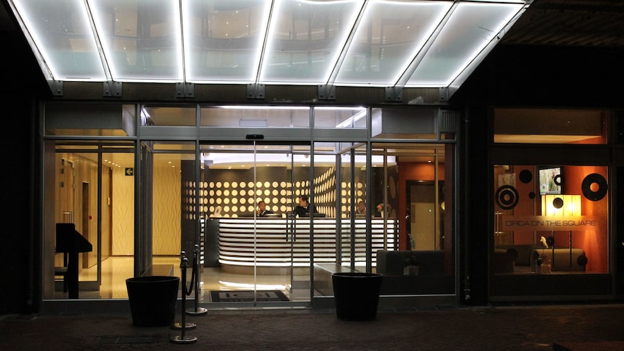 Circa On The Square Hotel