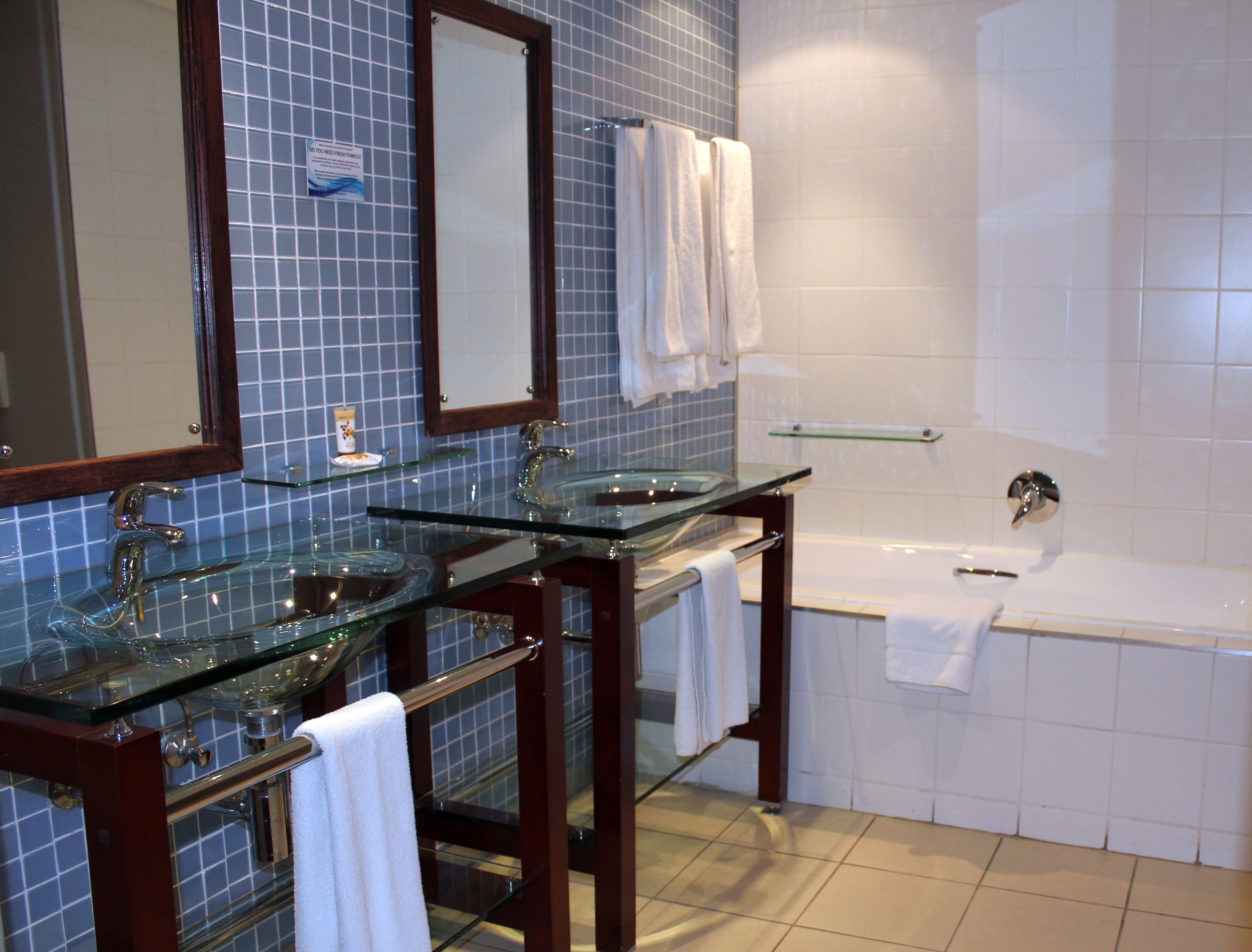 executive apartment, 1 bedroom | bathroom | shower, free toiletries, hair dryer, towels