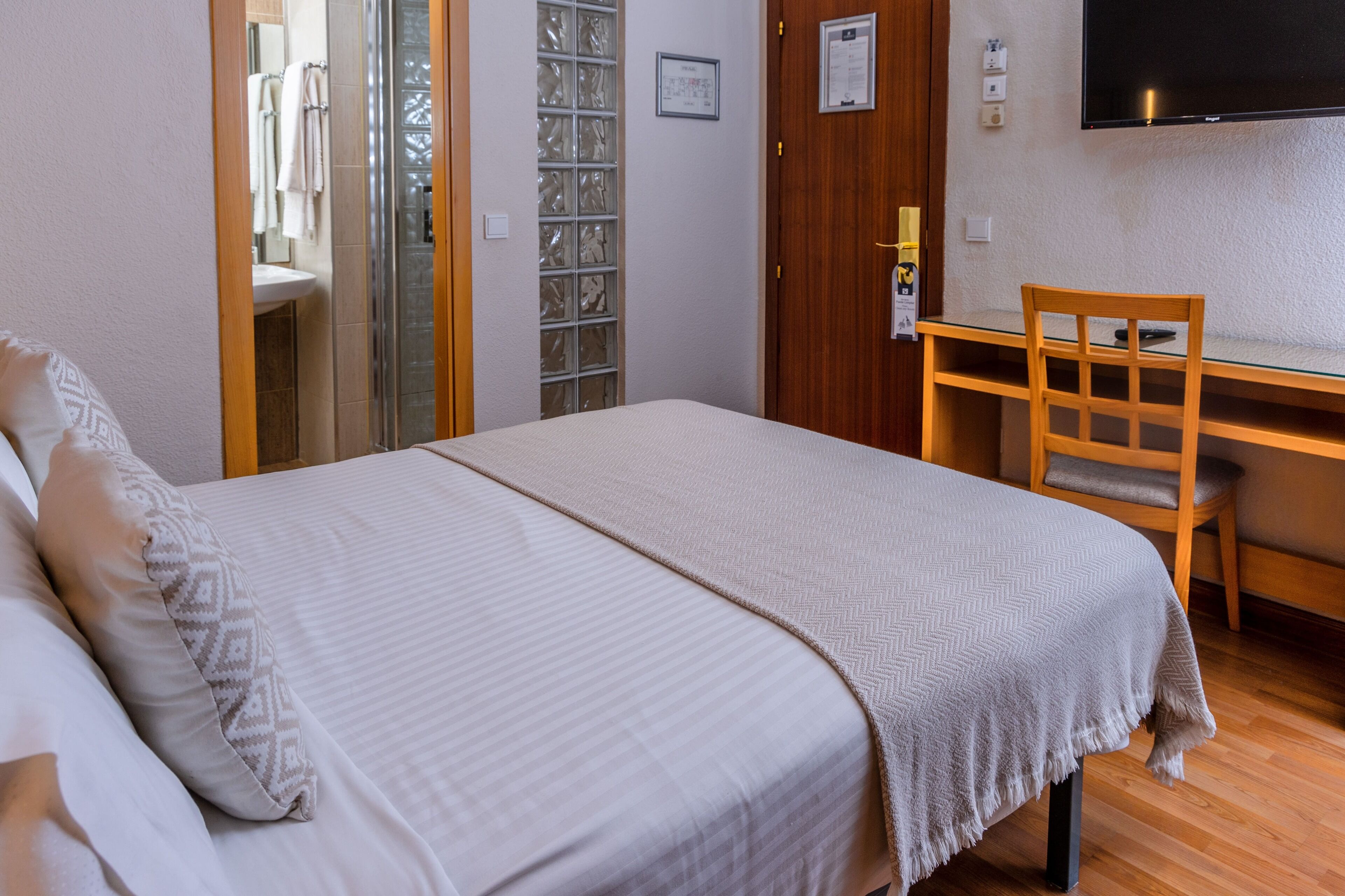 double or twin room | in-room safe, desk, free wifi, bed sheets