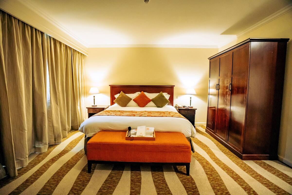 Standard Double Room, 1 King Bed | Minibar, in-room safe, desk, laptop workspace
