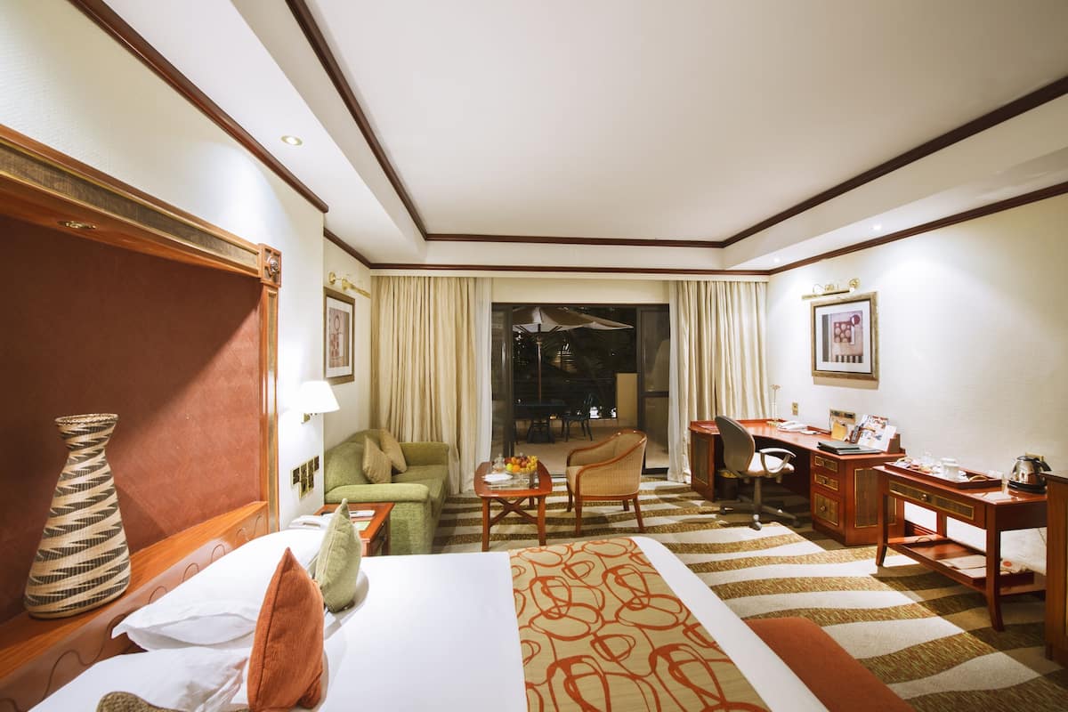 Superior Room | 1 bedroom, minibar, in-room safe, desk