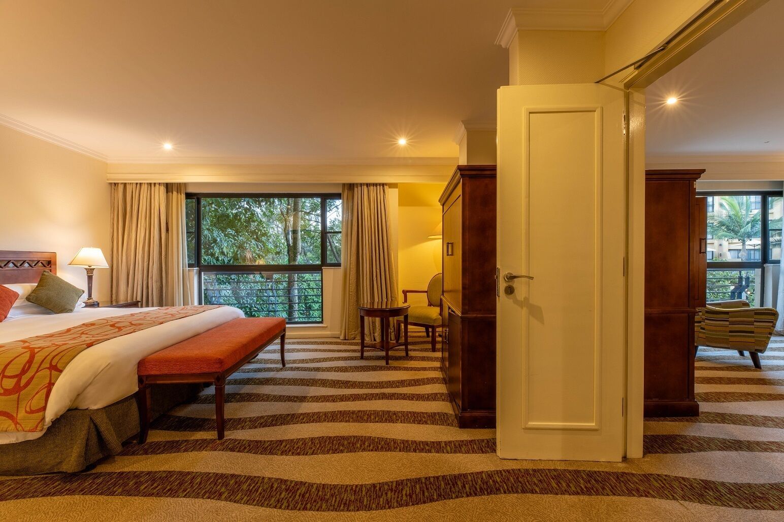 Executive Suite | Minibar, in-room safe, desk, laptop workspace