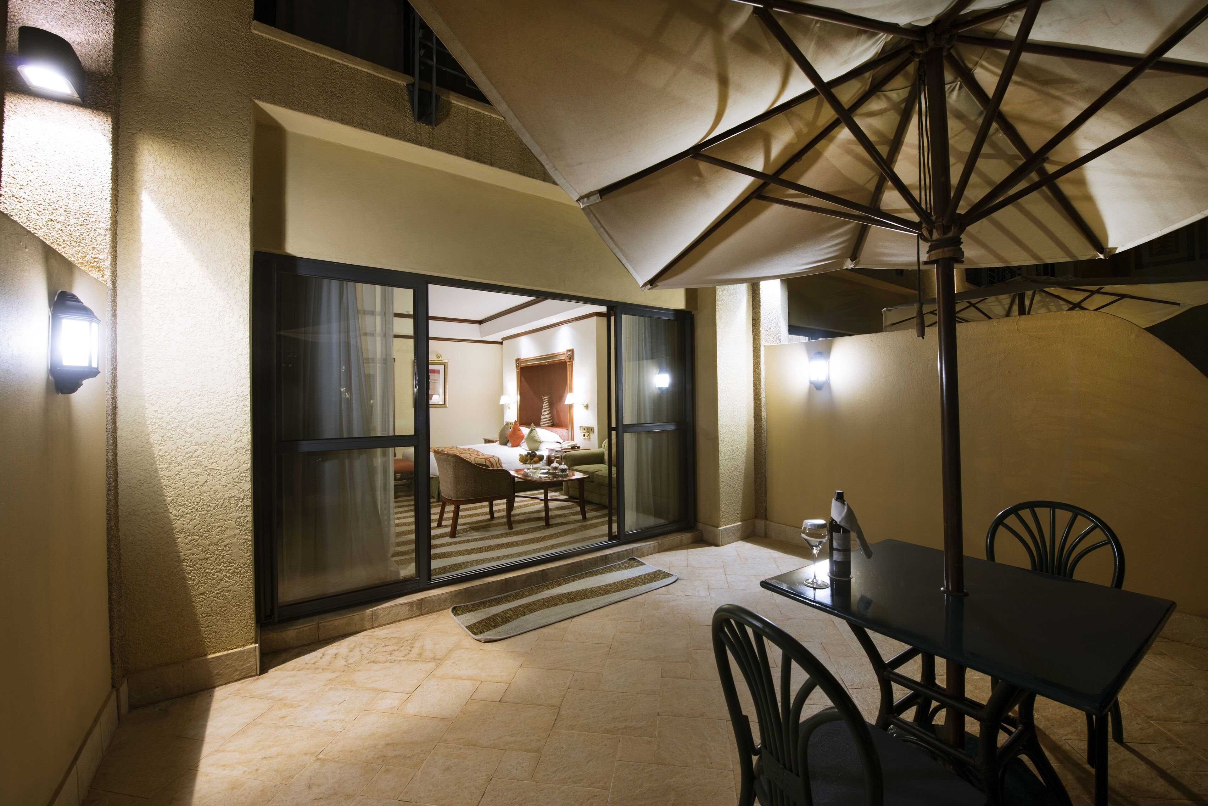 Superior Room | Minibar, in-room safe, desk, laptop workspace