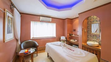 Couples treatment rooms, body treatments, aromatherapy