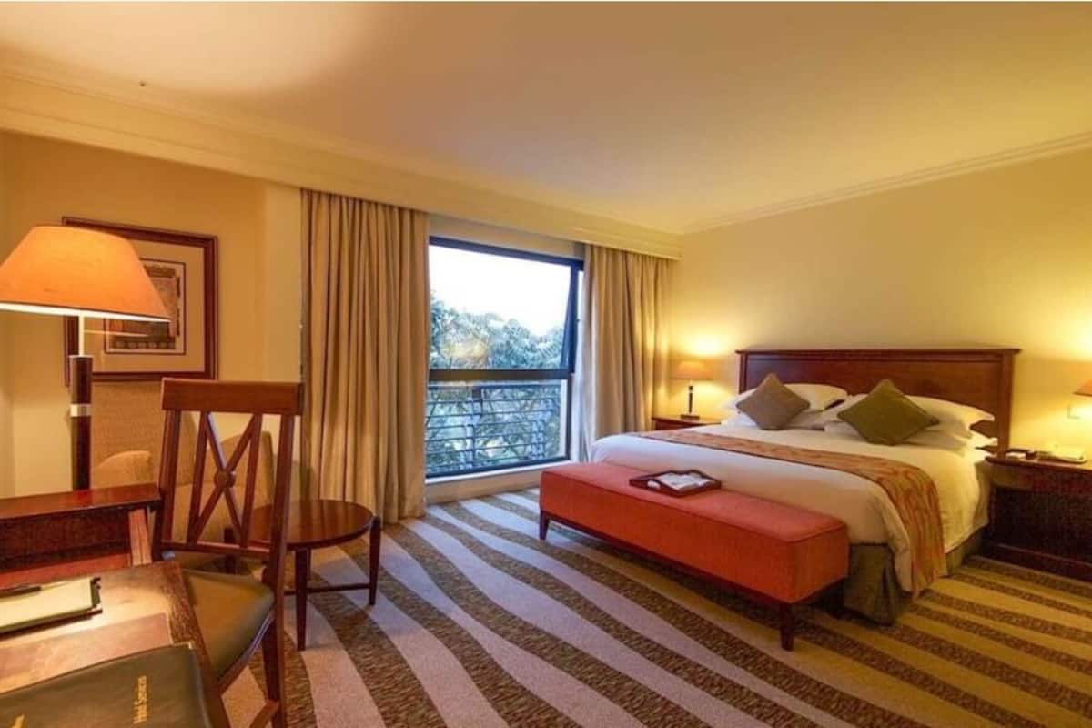 Junior Suite | 1 bedroom, minibar, in-room safe, desk