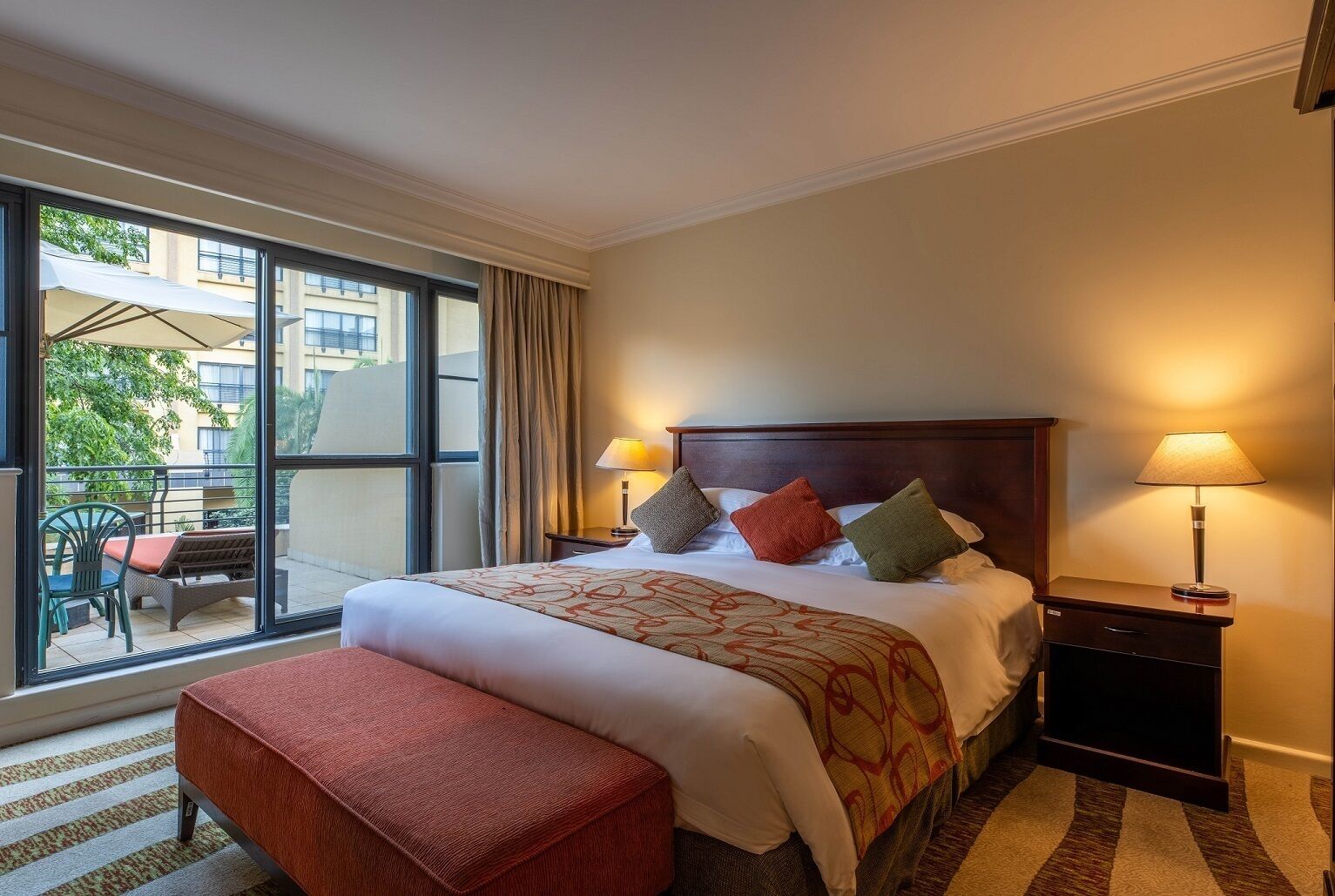 Deluxe Room | Minibar, in-room safe, desk, laptop workspace