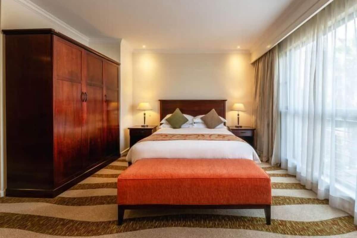 1 dormitori, minibar, caixa forta a l'habitació i escriptori