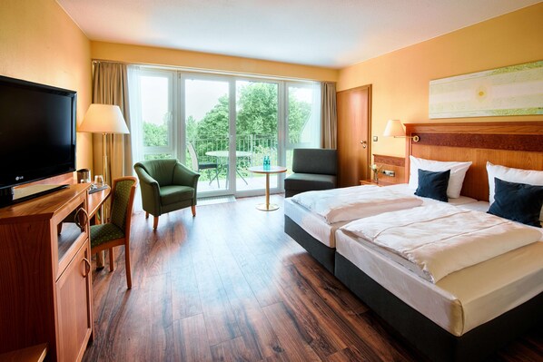 Superior Twin Room | Minibar, in-room safe, desk, laptop workspace - ACHAT Hotel Bad Dürkheim (Bad Duerkheim)
