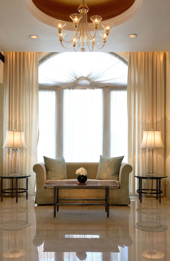 Lobby sitting area - E.X Palm D'or (Wenzhou)