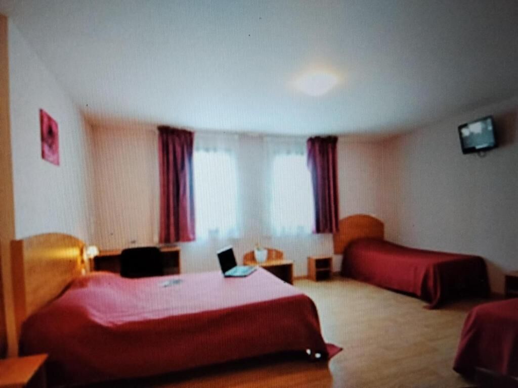 Quadruple Room | Individually decorated, individually furnished, desk, soundproofing