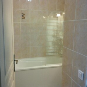 Rainfall showerhead, hair dryer - Prim Hôtel Reims (Witry-les-Reims)