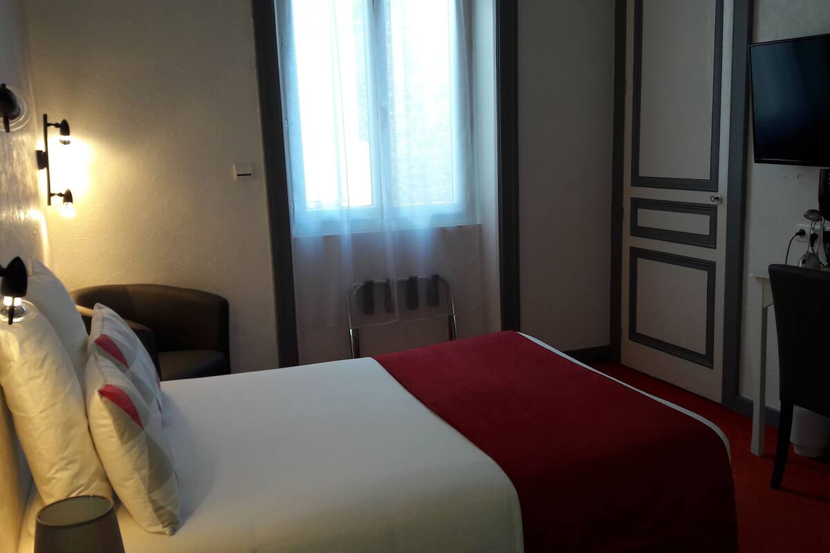 Double Room | Individually decorated, desk, iron/ironing board, rollaway beds