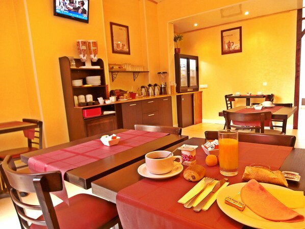 Morgenmadsbuffet hver dag (10 EUR pr. person)