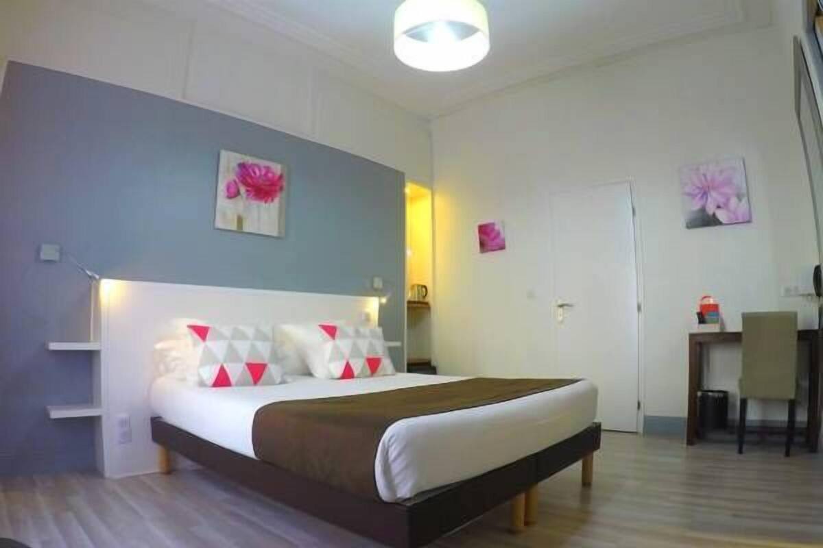 Superior Double Room | Individually decorated, desk, iron/ironing board, rollaway beds