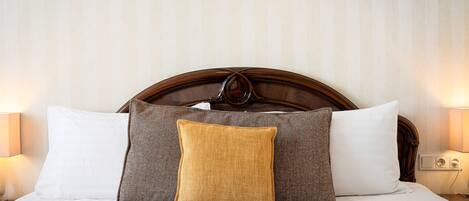 Doppia Standard (with Free Parking) | 1 camera, una scrivania, postazione laptop, tende oscuranti