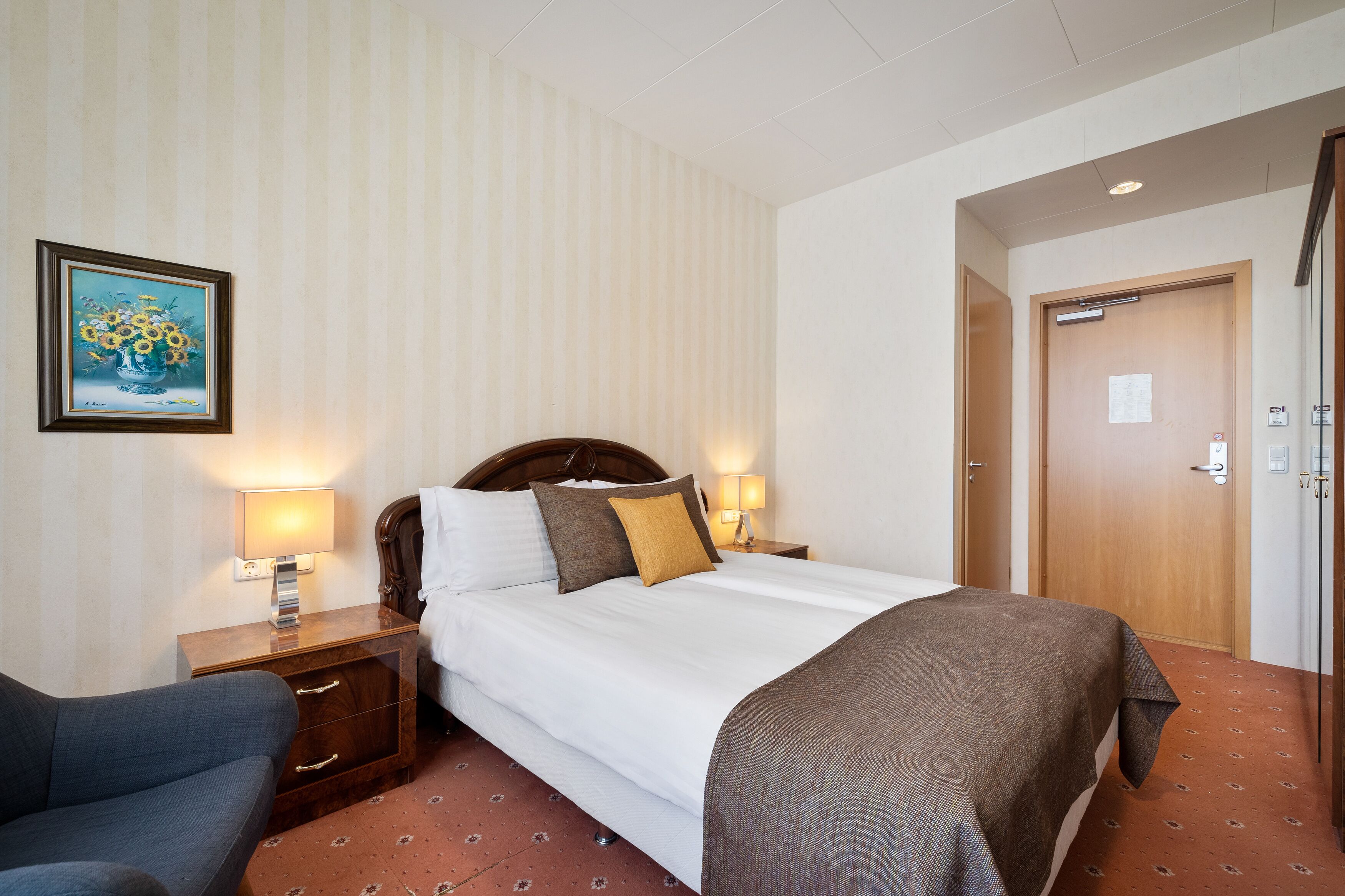 standard double room (with free parking) | 1 bedroom, desk, laptop workspace, blackout curtains