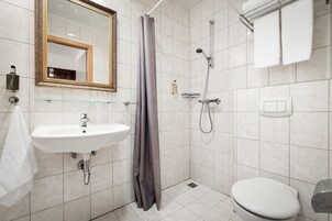 Secador de pelo, toallas