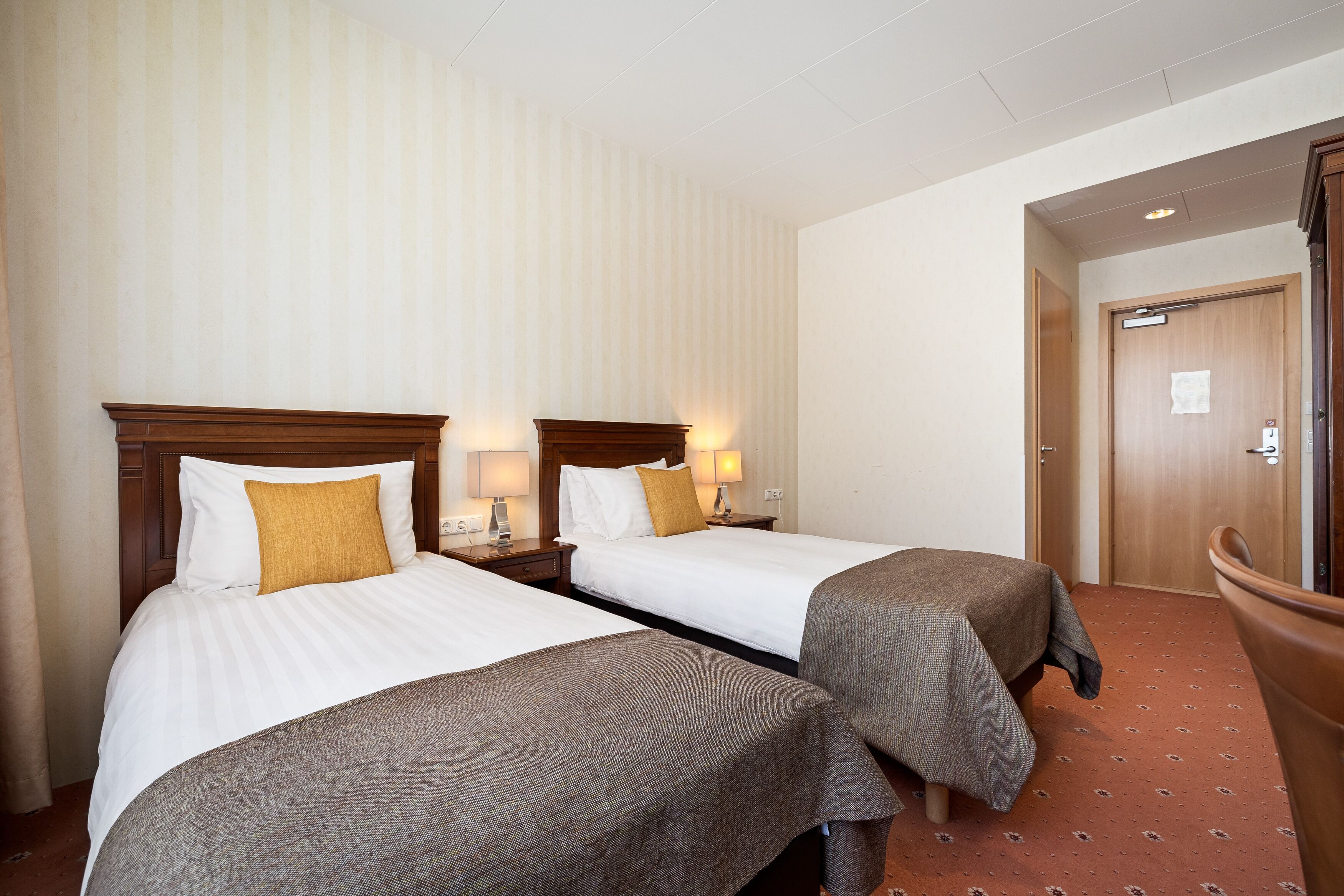 standard twin room (with free parking) | 1 bedroom, desk, laptop workspace, blackout curtains