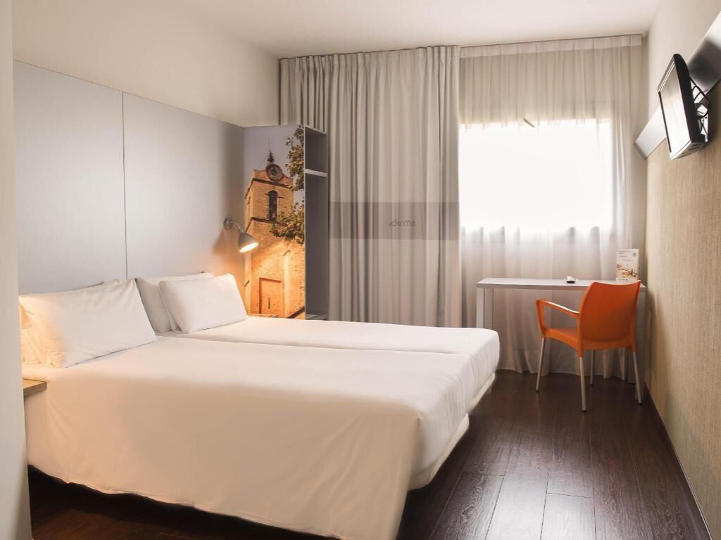 In-room safe, desk, iron/ironing board, free WiFi