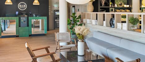 Coin salon dans le hall