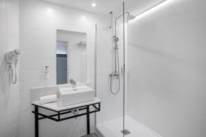 Towels, soap, shampoo, toilet paper - B&B Hotel Barcelona Granollers (Les Franqueses del Valles)