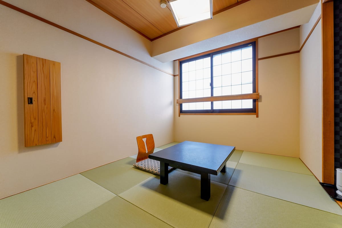 Traditional Room | In-room safe, blackout curtains, iron/ironing board, free WiFi