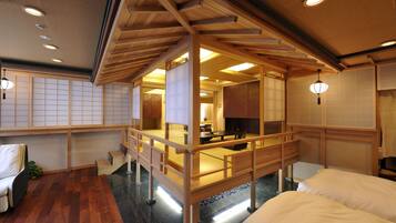 Caja de seguridad en la habitación, escritorio y cortinas blackout