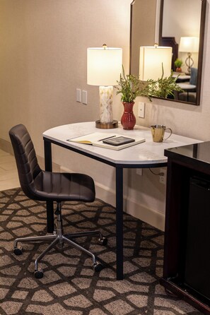 Literie de qualité, couette en duvet, lit avec matelas à plateau-coussin