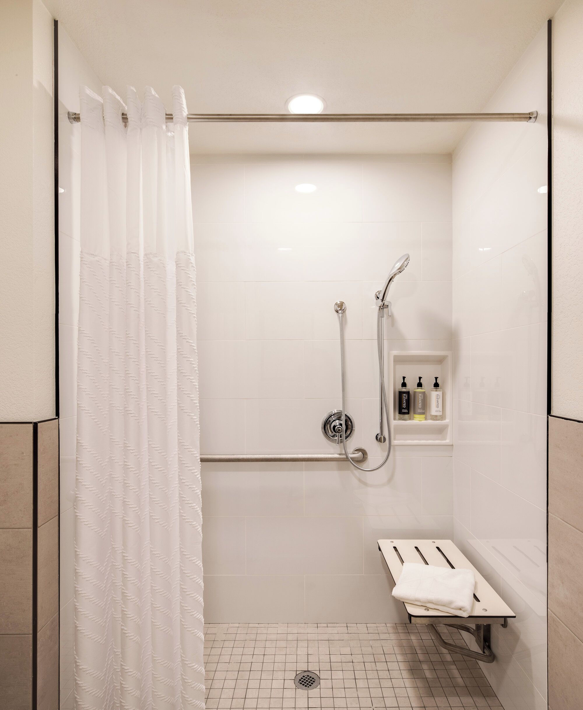 studio (ada king accessible) | accessible bathroom