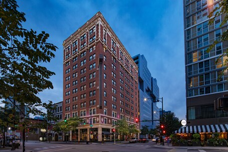 Hotel Felix River North Magnificent Mile - Image 15