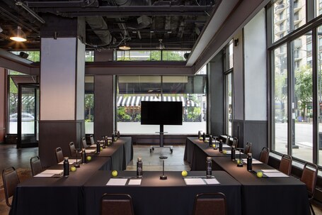 Hotel Felix River North Magnificent Mile - Image 32